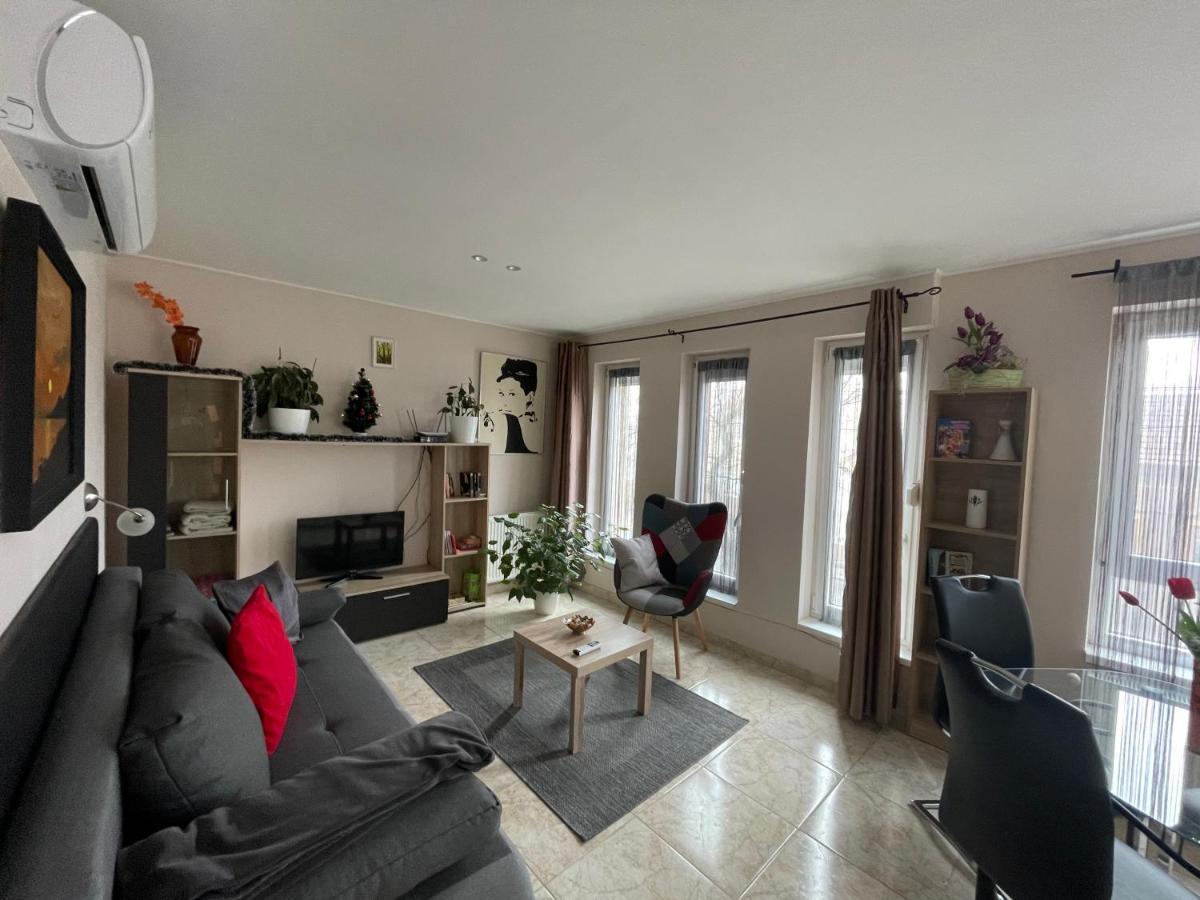 Nyil Apartman Wellnes Debrecen Exterior photo